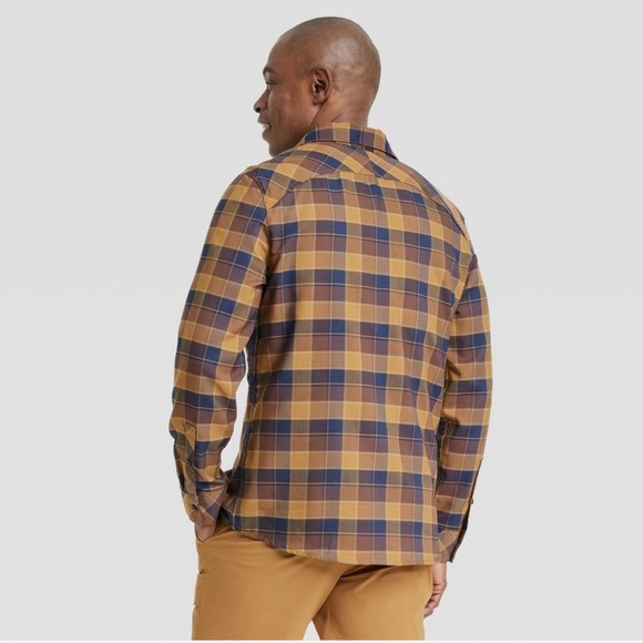 NWT Men's Woven Button Long Sleeve
Athletic Top - All in Motion Brown/Gold L - Picture 3 of 3